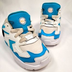 NIKE AIR MAX 2 Light Blue and White Shoes. Size 9C